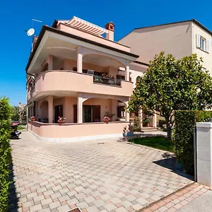 https://apartments-lea-rovinj.in-istria.net