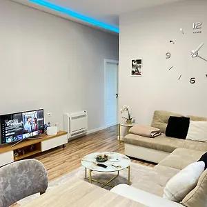 https://luxury-tirana-apartment-new-bazaar.hotels-in-tirana.com